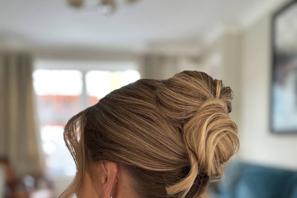 Mid Up Do