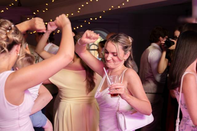 Wellington Arms Hotel DJ