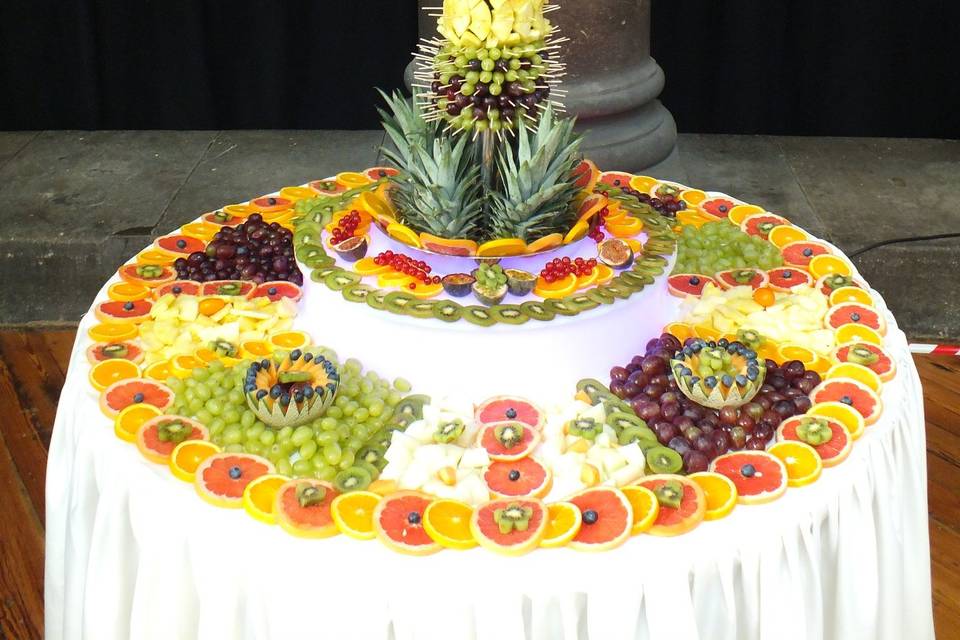 Fruit display and fruit palm t