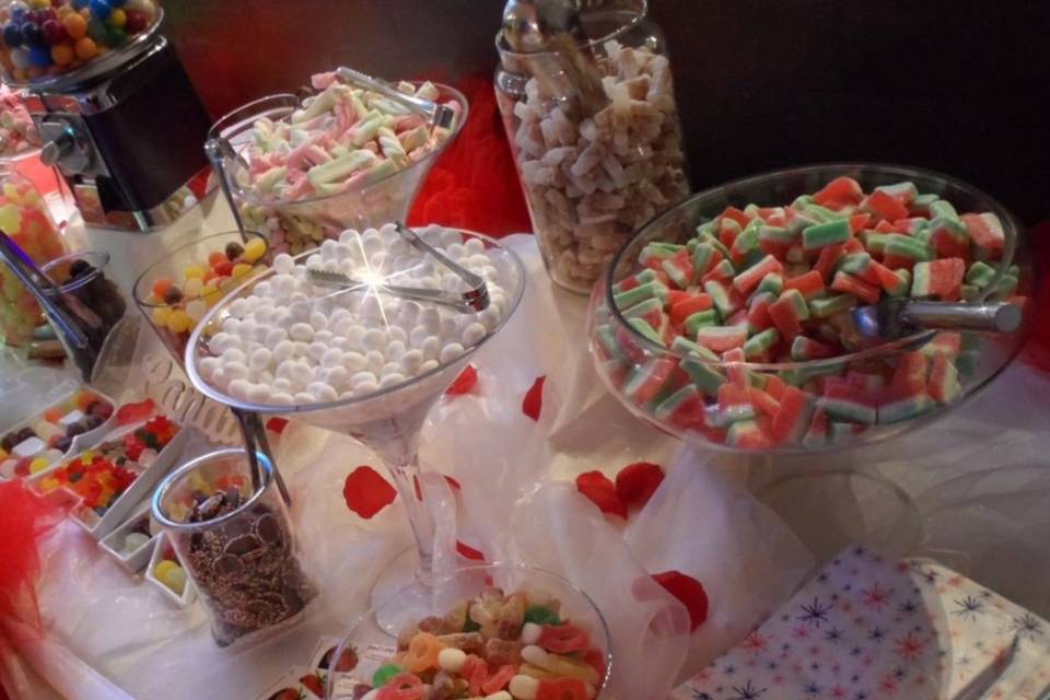 Candy buffet sweet tables