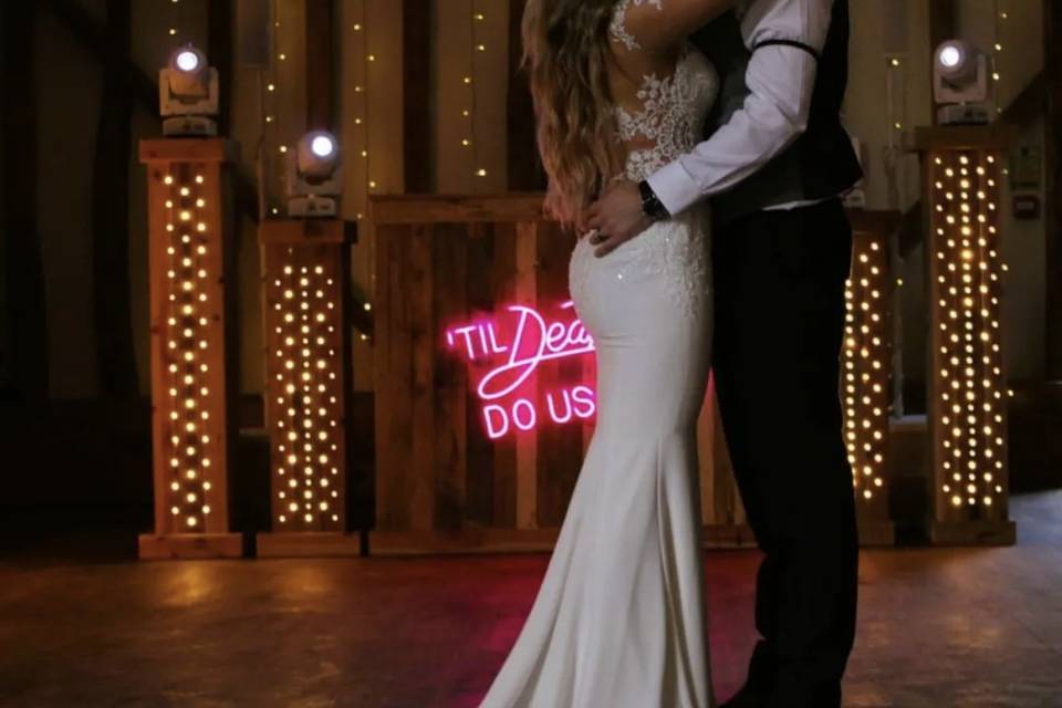 First dance with rustic booth