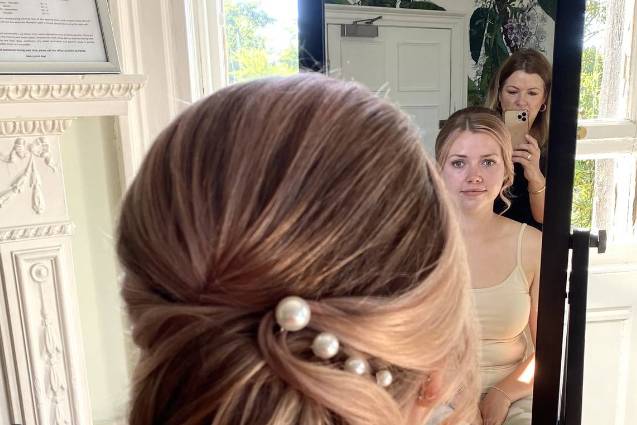 Circles Bridal H & Makeup