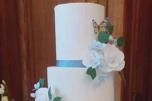 Smooth buttercream cake
