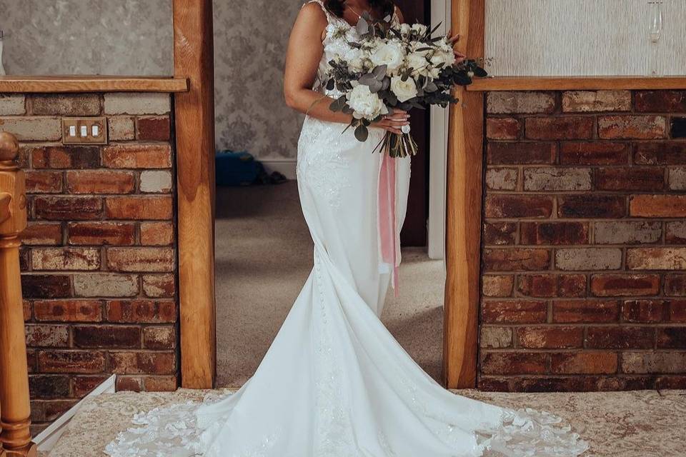 Bridal bouquet and crown