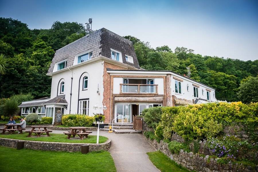 is oxwich bay hotel dog friendly