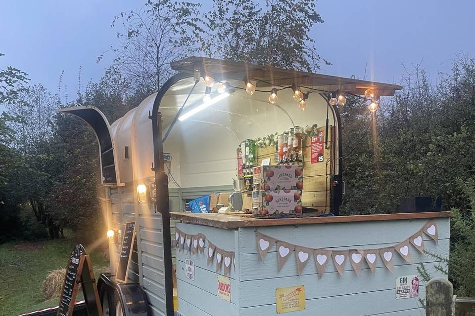 Horse box bar