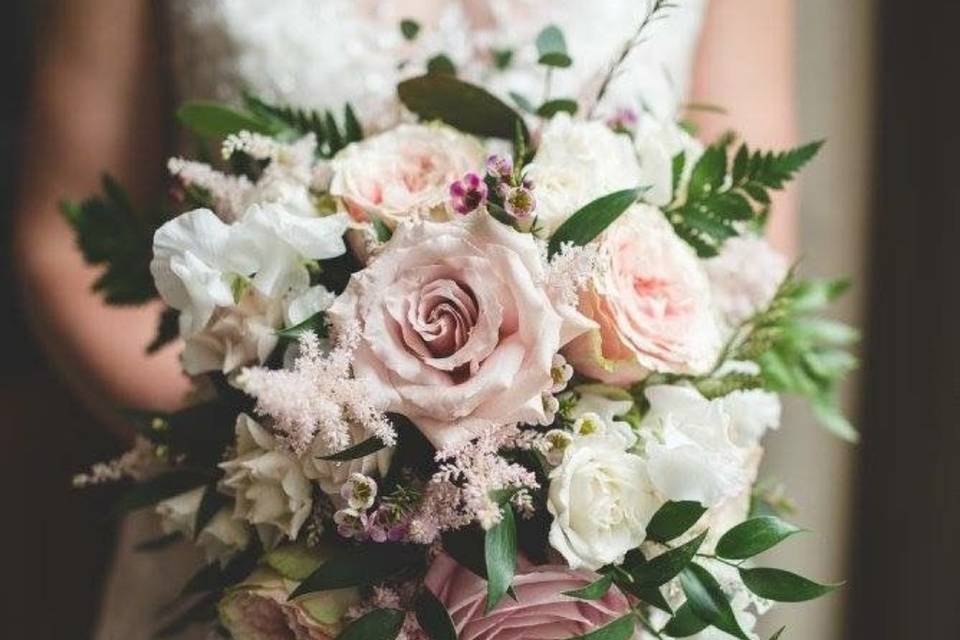 Teardrop bridal bouquet