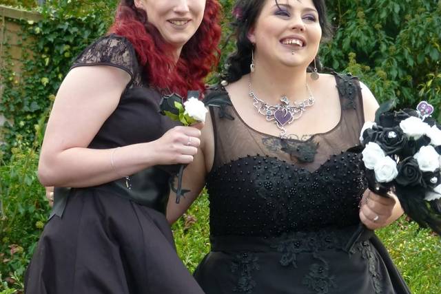 Bride & bridesmaid