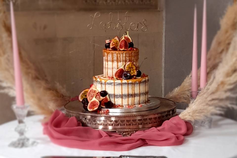 Elegant wedding cake