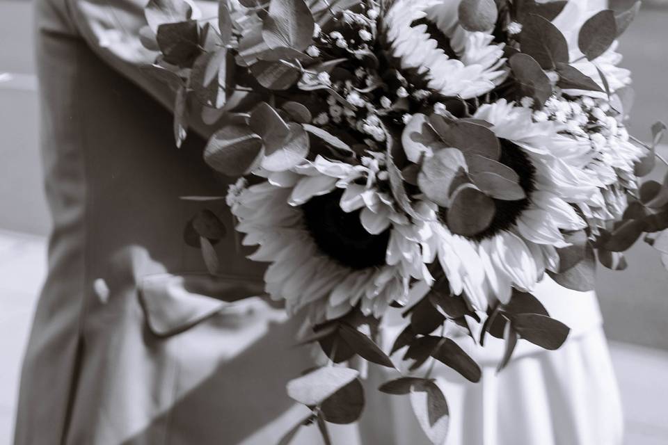Black and White Confetti Flowe