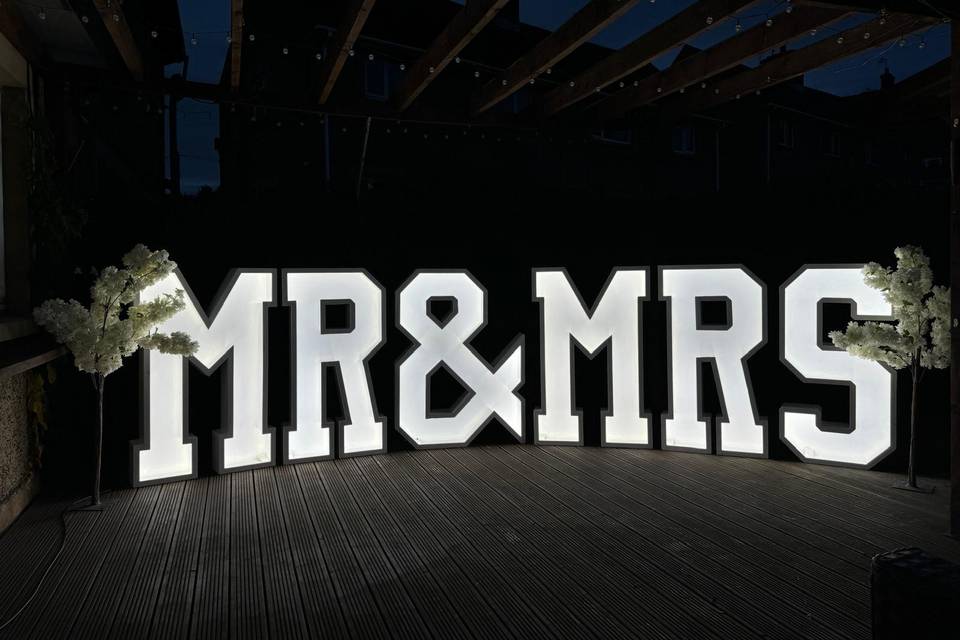 White MR & MRS (MR/MR MRS/MRS)