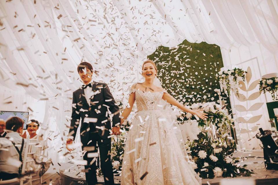 Confetti entrance - YTZ PHOTO