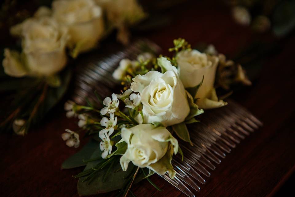 Floral hair comb