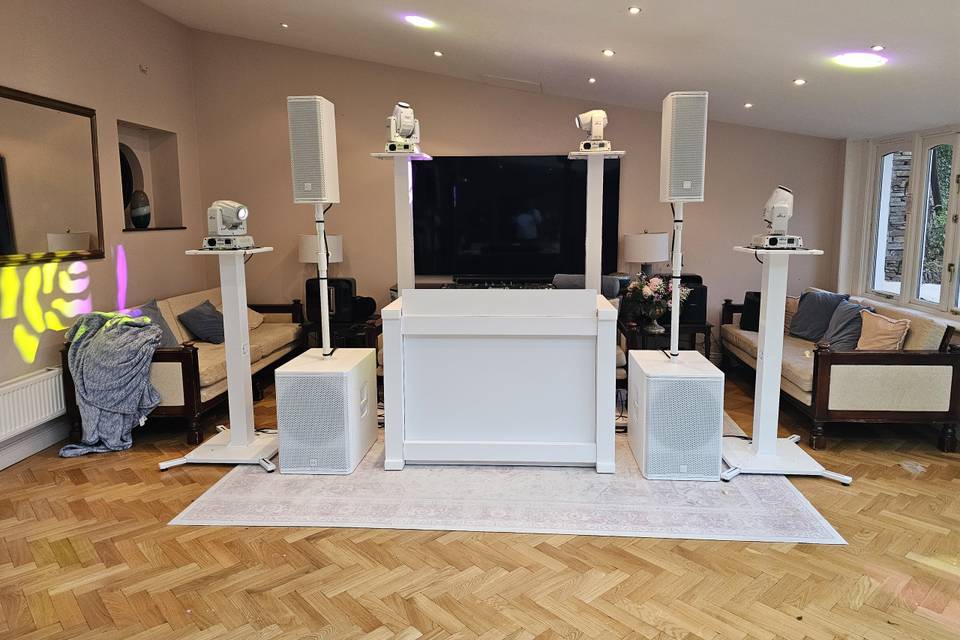 White compact DJ set up