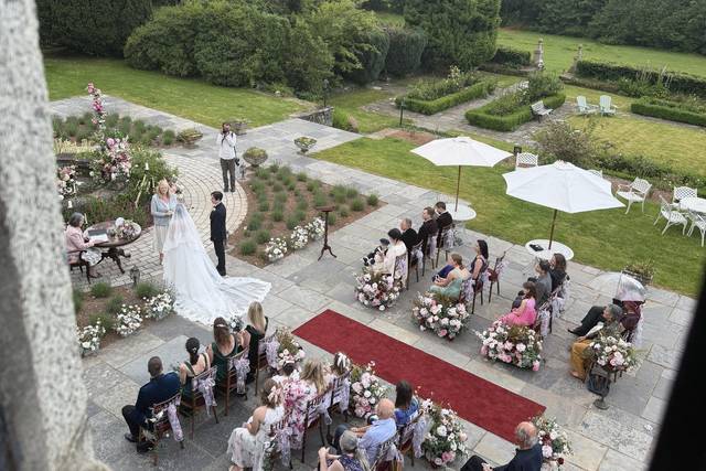 Stunning ceremony Garden