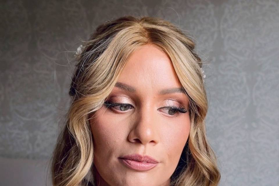 Soft vintage bridal glam