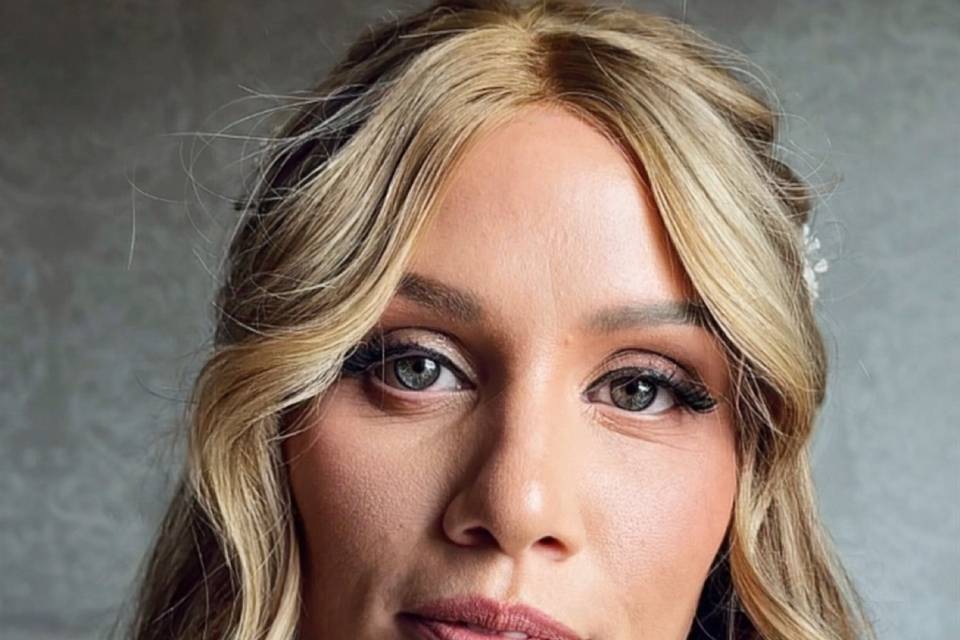 Soft vintage bridal glam