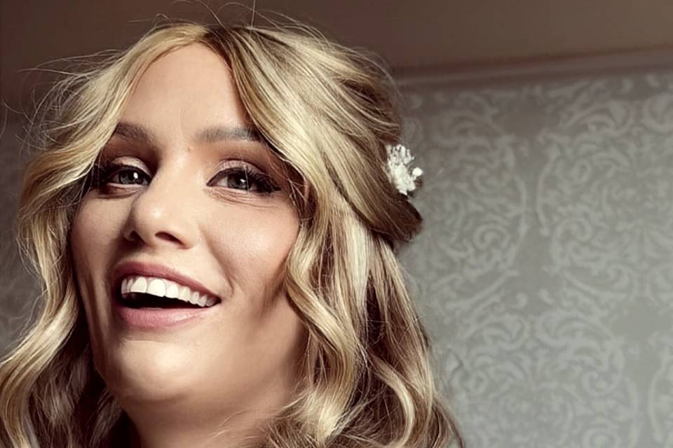 Soft vintage bridal glam
