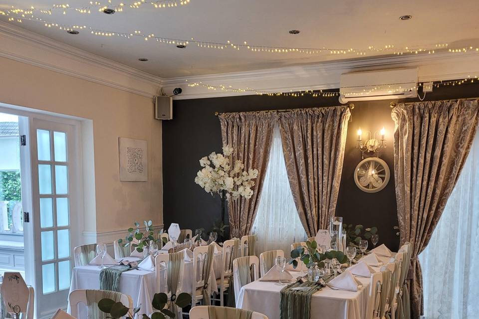 Wedding Breakfast Straights