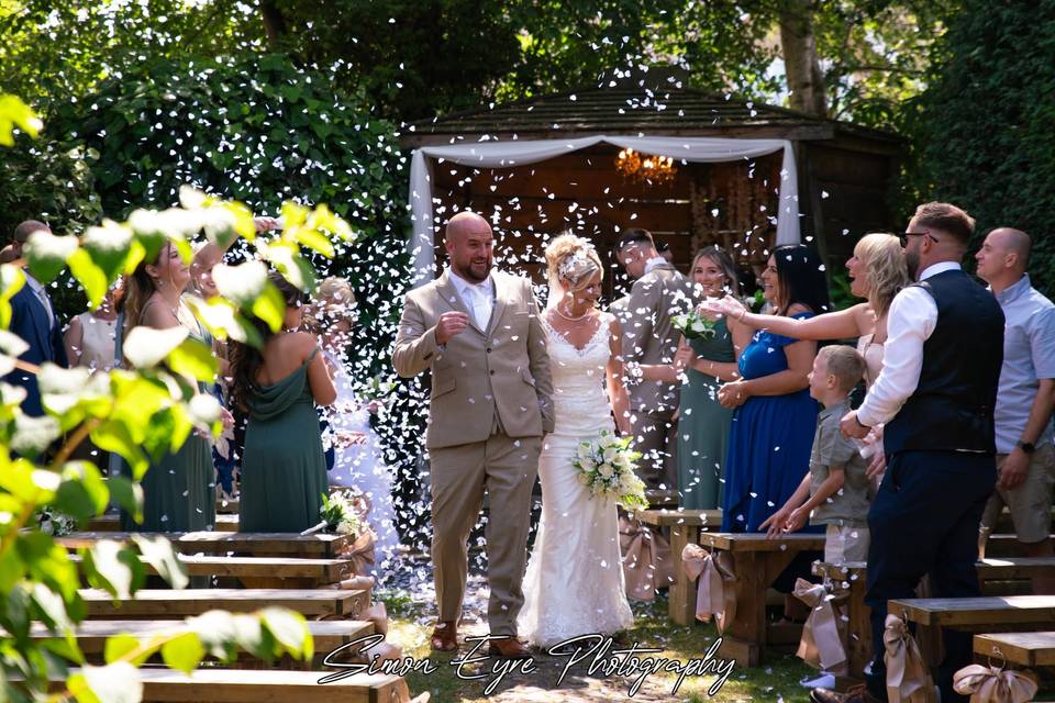 Secret Garden Confetti Tunnel