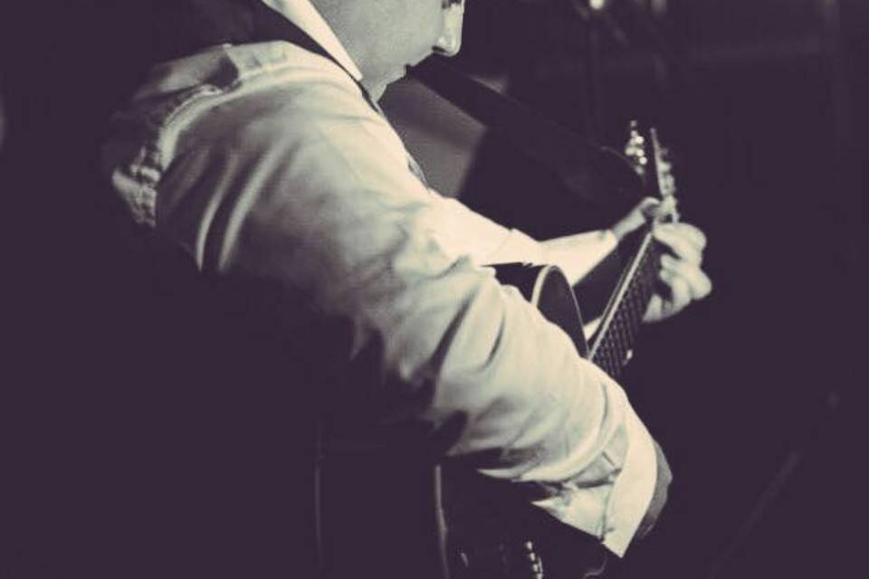 Acoustic set with guitar