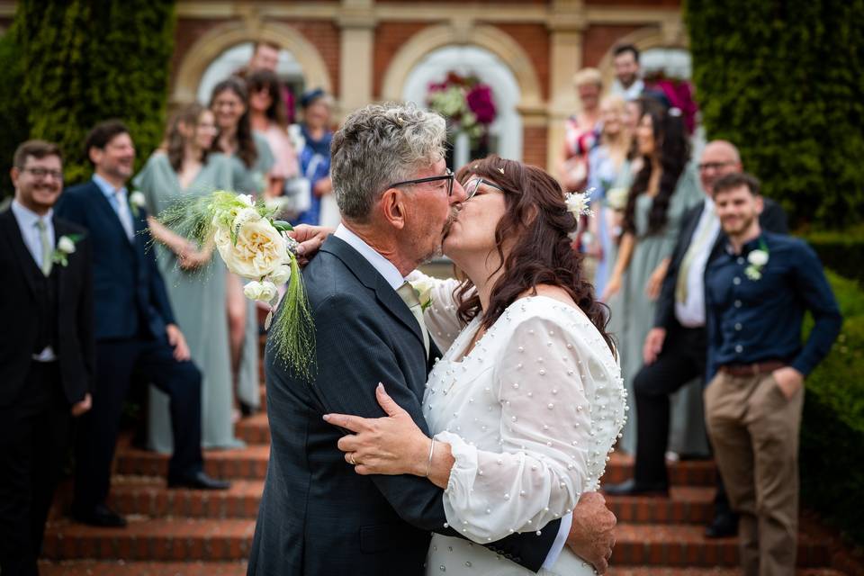 Confetti kiss