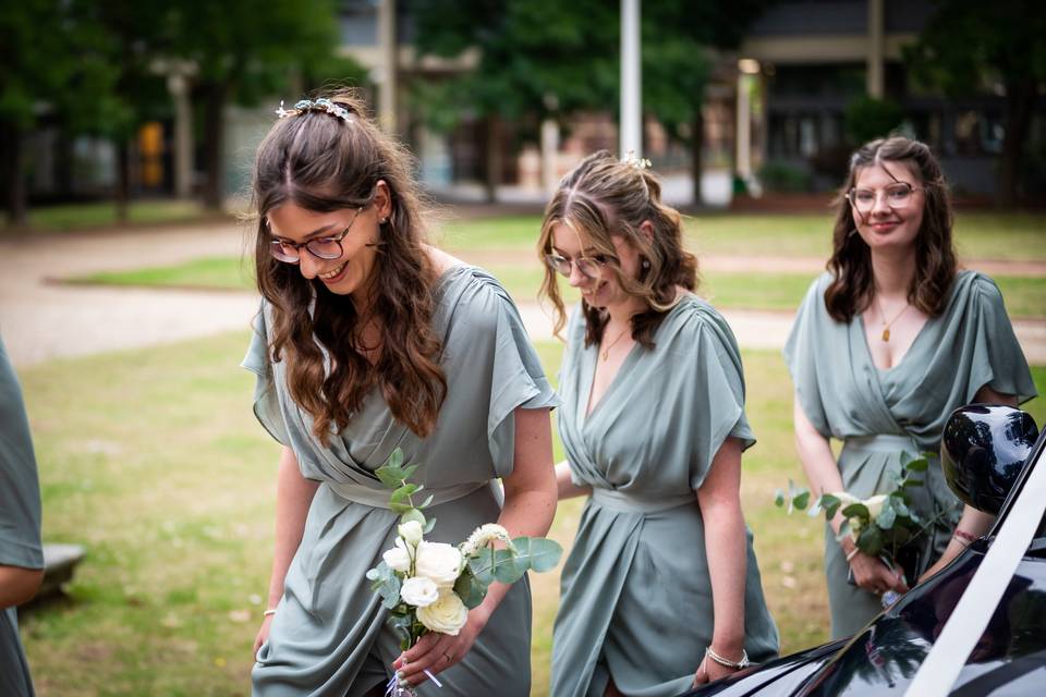 Bridesmaids arriving