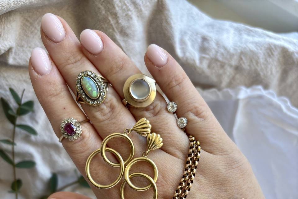 Selection of jewellery