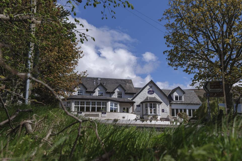 Hotel in the meadow