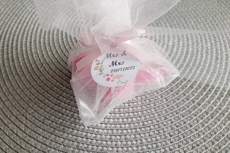 Marbled wax melts in organza