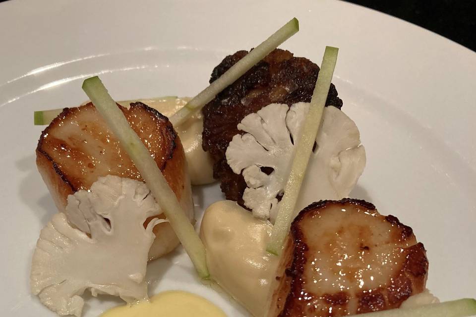 Scallop, cauliflower, apple