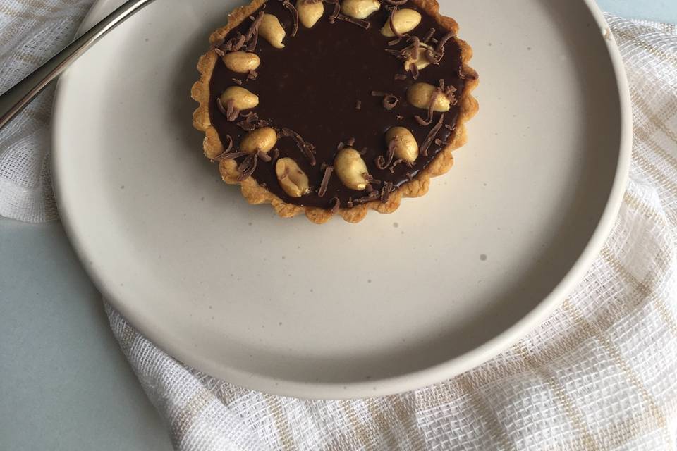 Vegan peanut and chocolate tart