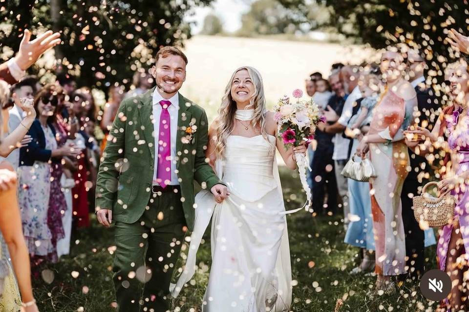 Confetti throw