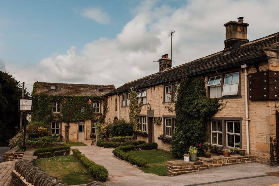 The Fleece Countryside Inn