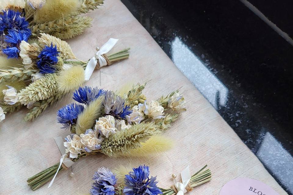 Dried flower buttonholes