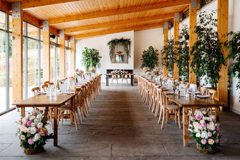 Seasonal floor arrangements