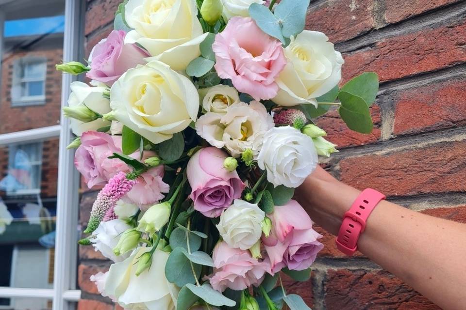 Cascading bouquet, side view