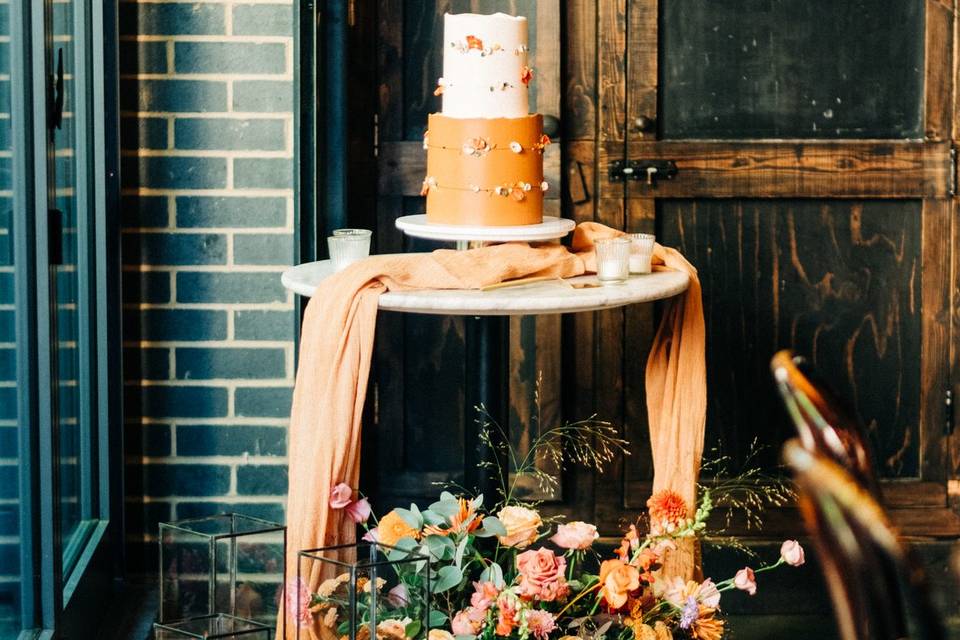 Statement Cake Flowers