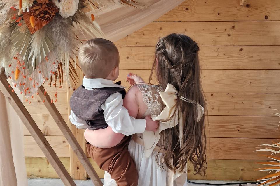 Children at parents wedding