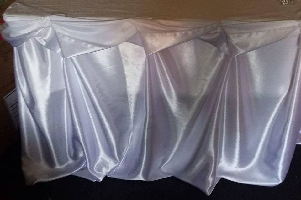 Top table skirt