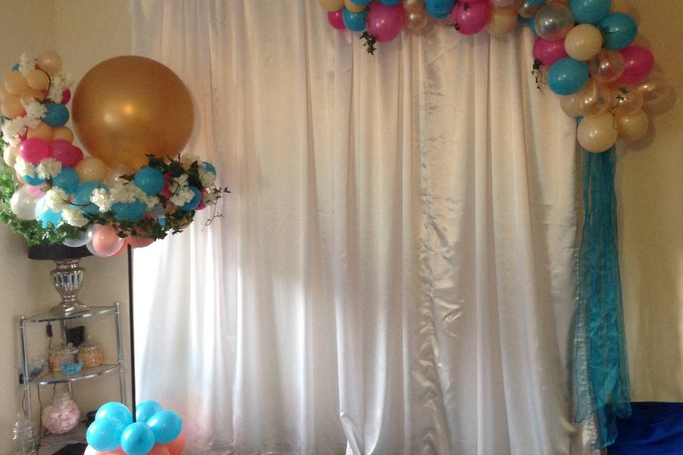 Backdrop with balloon column a