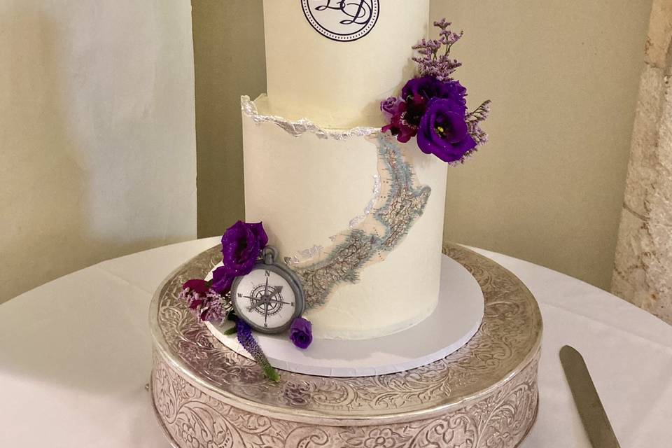 2 tier travel wedding cake
