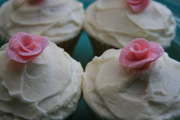 Cupcakes with sugar roses