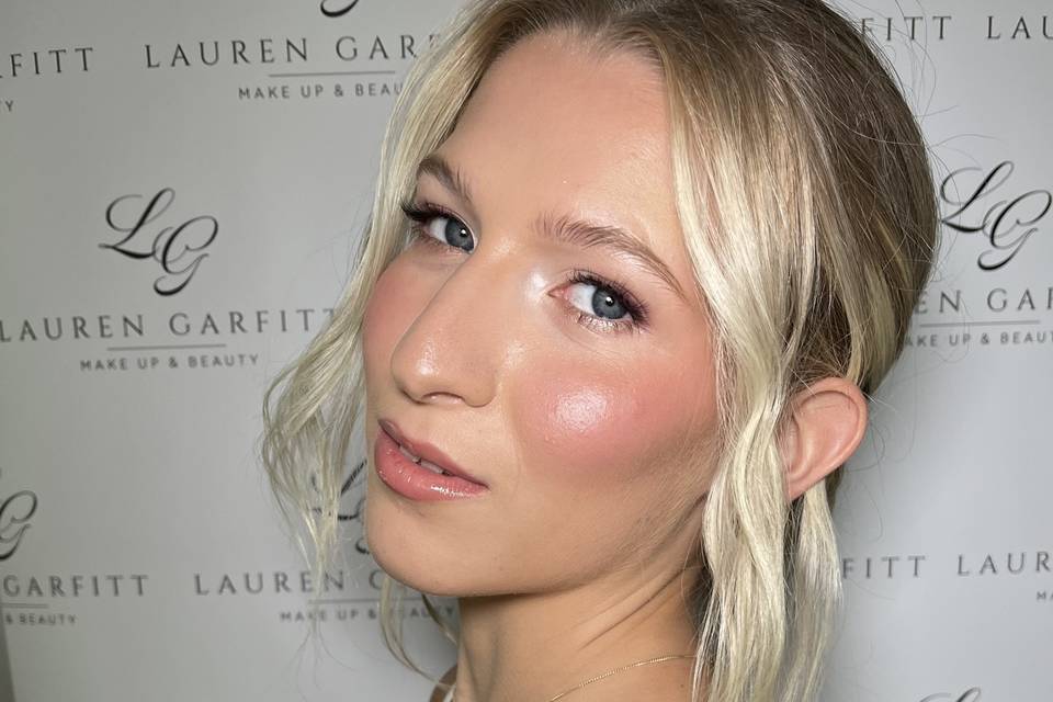 Cool tones soft glam makeup