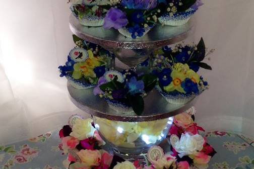 Floral cupcake table centre