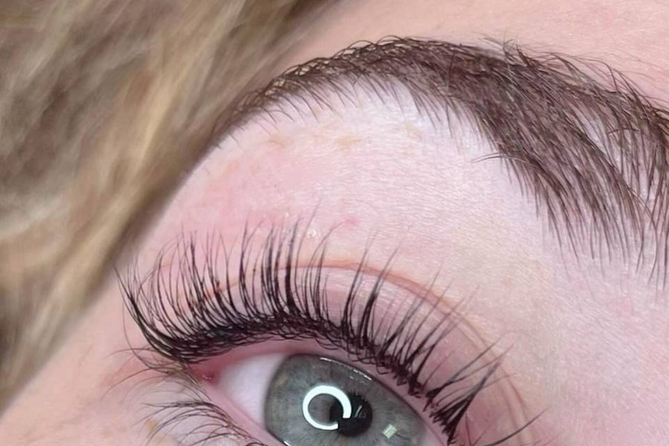 Lash lift and tint