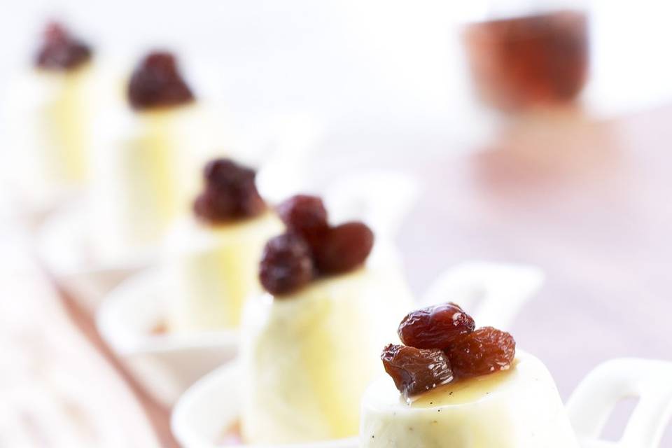 Raisin pannacotta