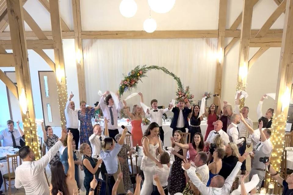 Singing waiters 🎤