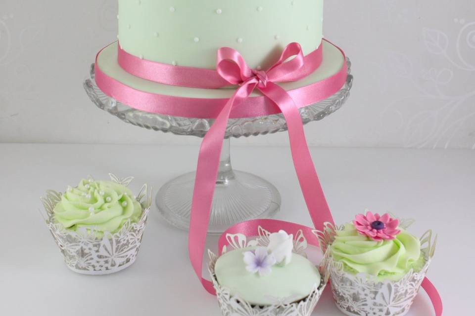 Mint green and pink cupcakes
