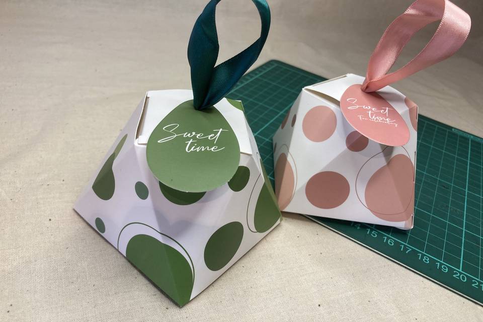 Favour box with ribbon & tag